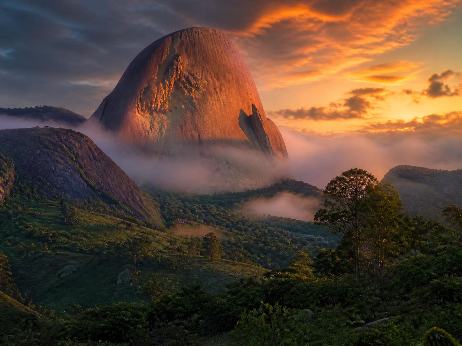 Pedra Azul ao entardecer, em Domingos Martins, Espírito Santo